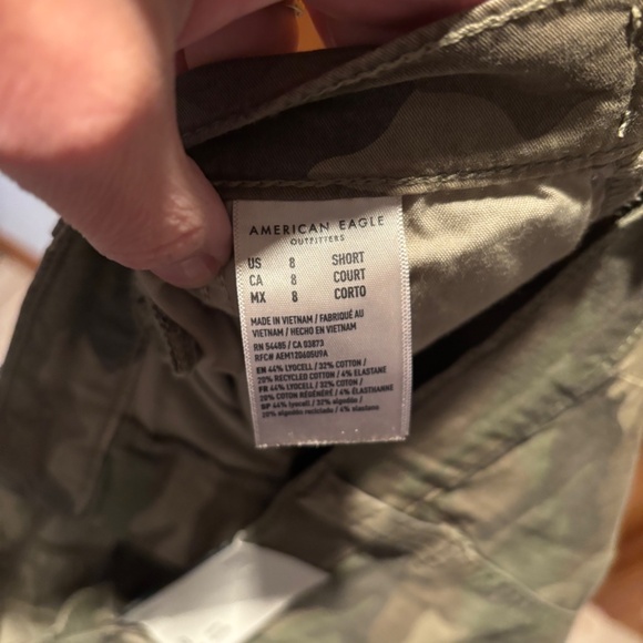 American Eagle Stretch Barrel Cargo Pants in Camo Size 8 Short NWT - Picture 6 of 8